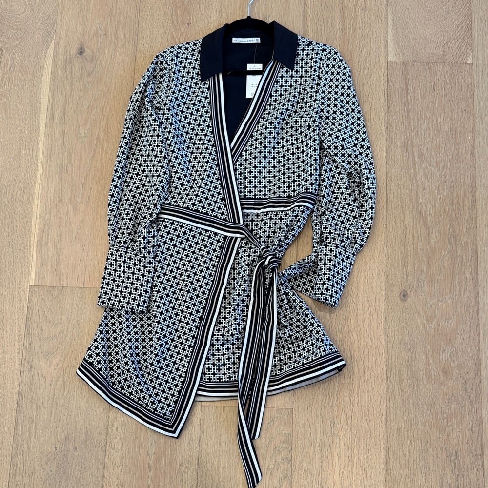 NWT Abercrombie wrap dress XS tall